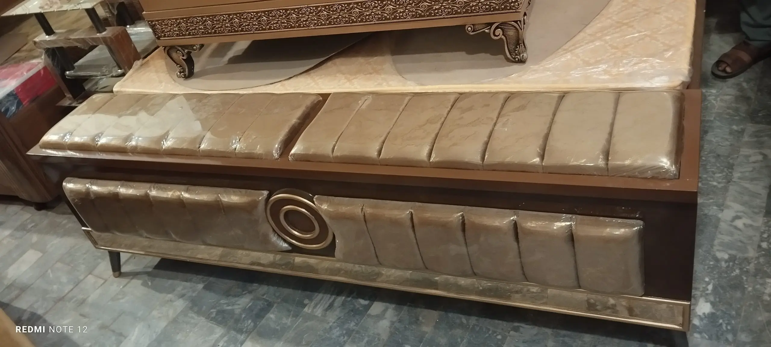 Golden Circle Harmony Furniture Set's Foot