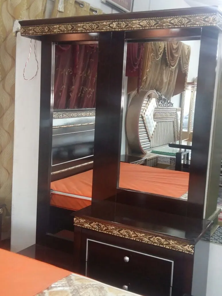 Black Shine Gold Design Bed's Dressing
