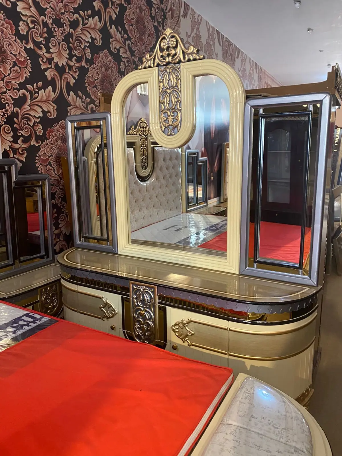 Gold Frame Button Bed Set's Dressing