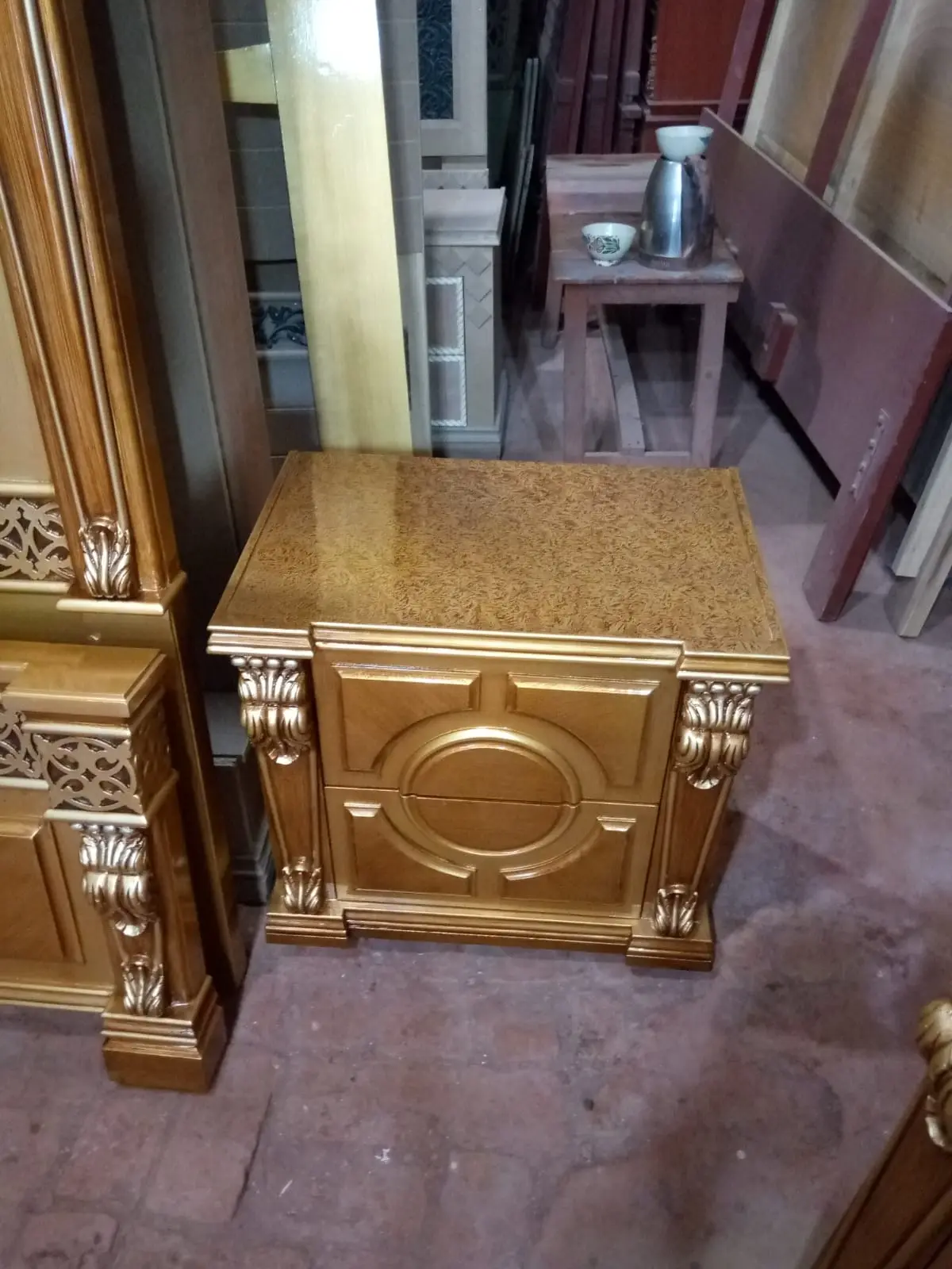 Circle Crest Wood Bed Set's Box