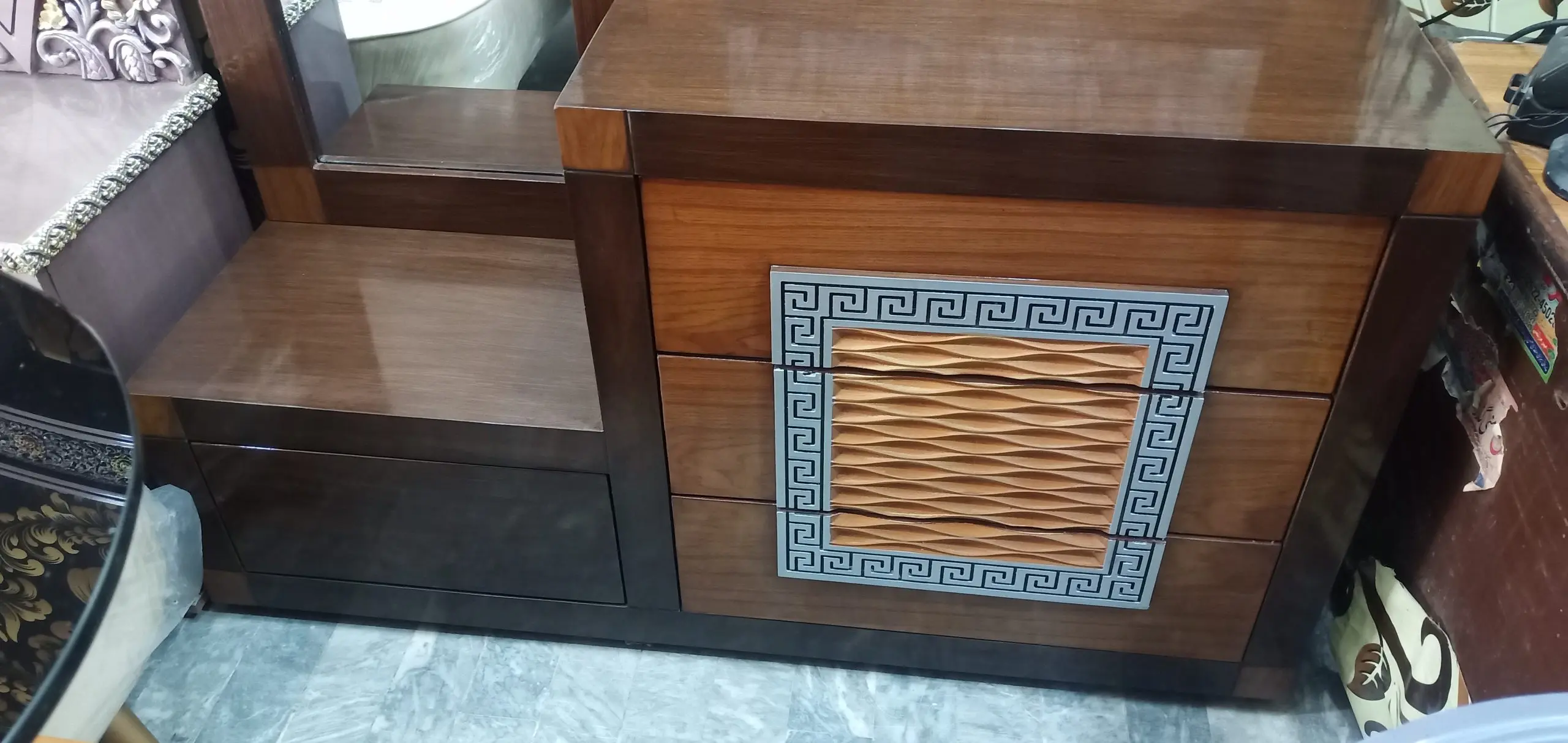 Lattice Glow Key Frame Panel Set's Dressing Zoomed