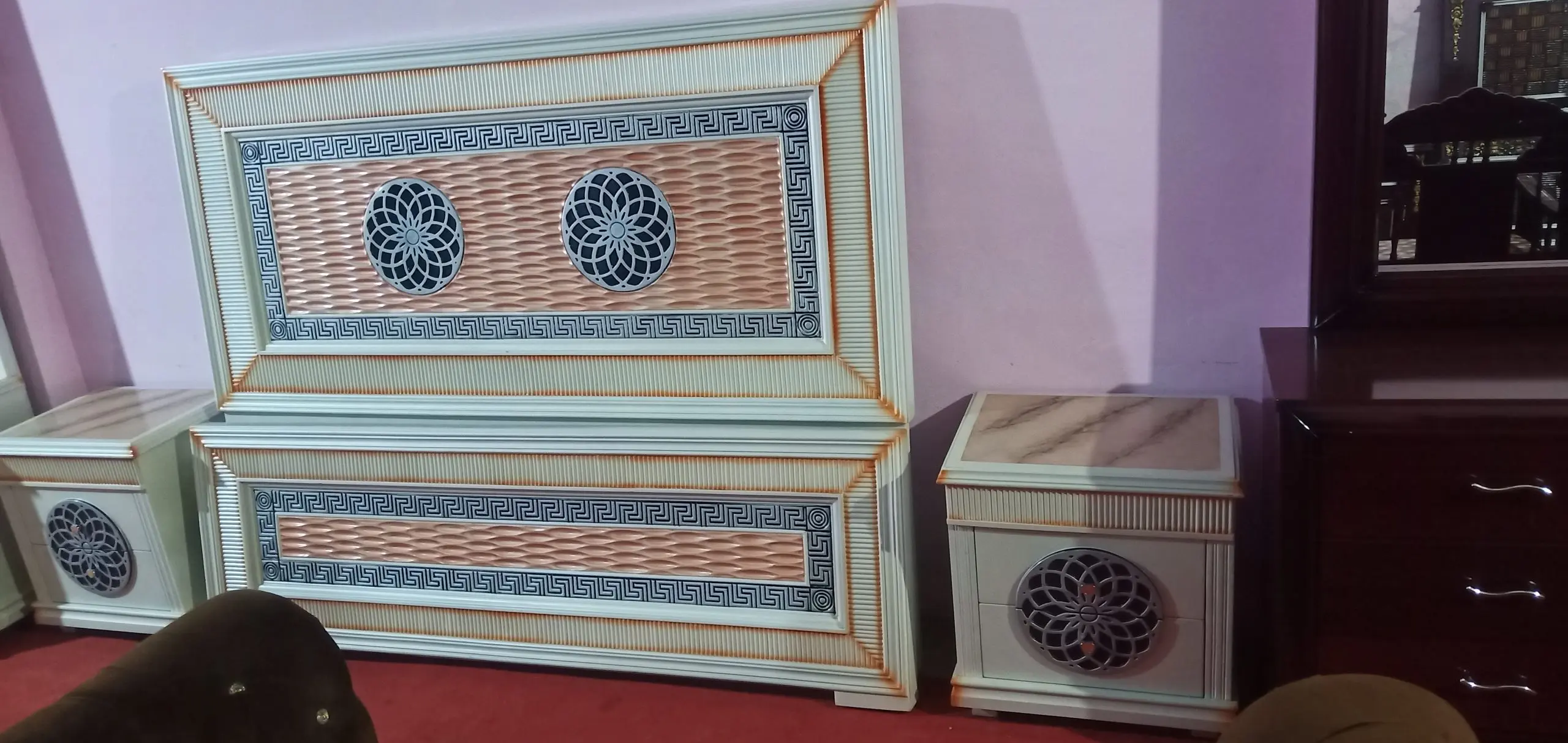 Twin Circle Peach Line Bed