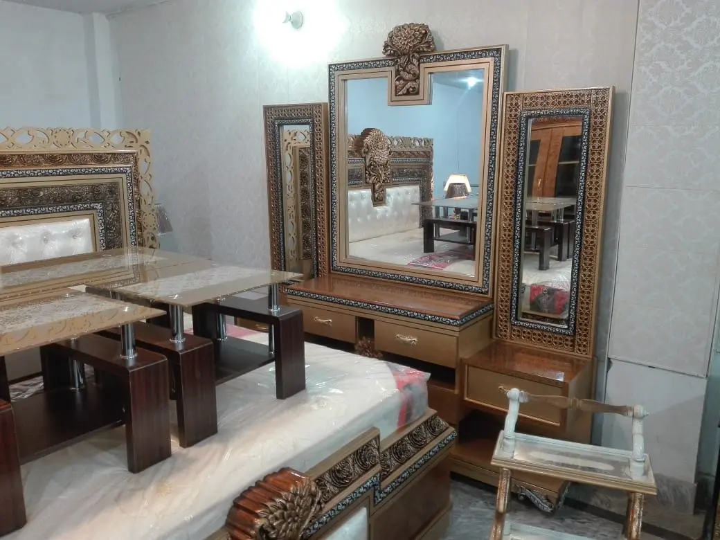 Layered Bloom Frame Button Bed's Dressing