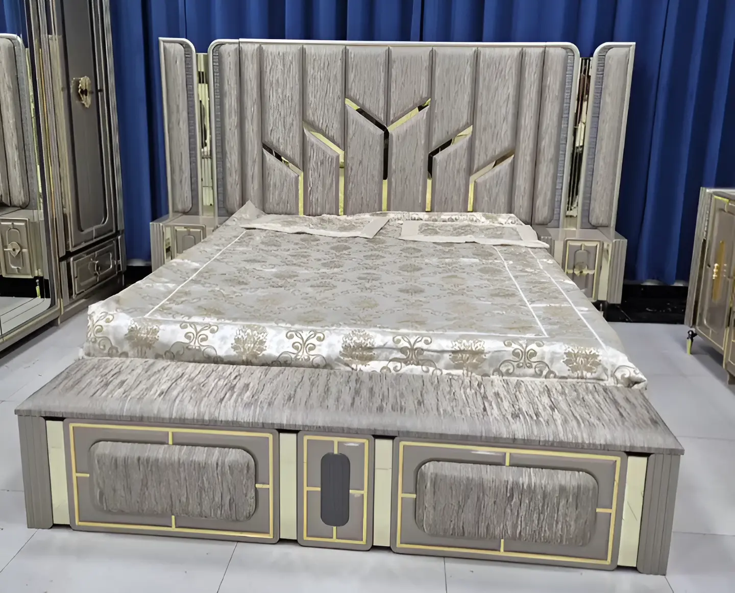 Premium Gold Accent Bedroom Set with Mirrored Dressing Table